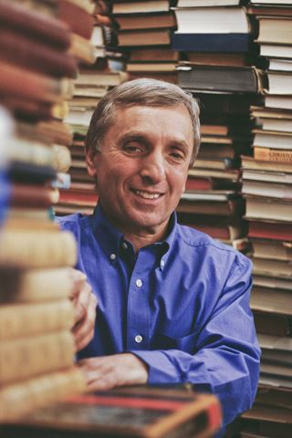 Brattle Books owner Ken Gloss standing next to a bookshelf